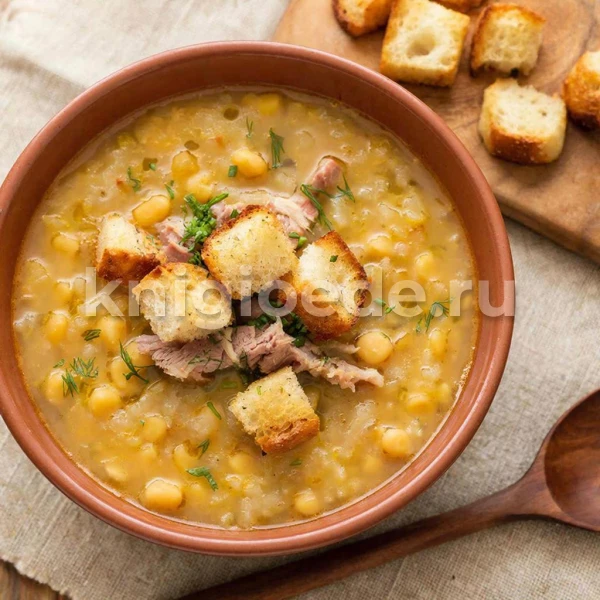 Гороховый суп с гренками
